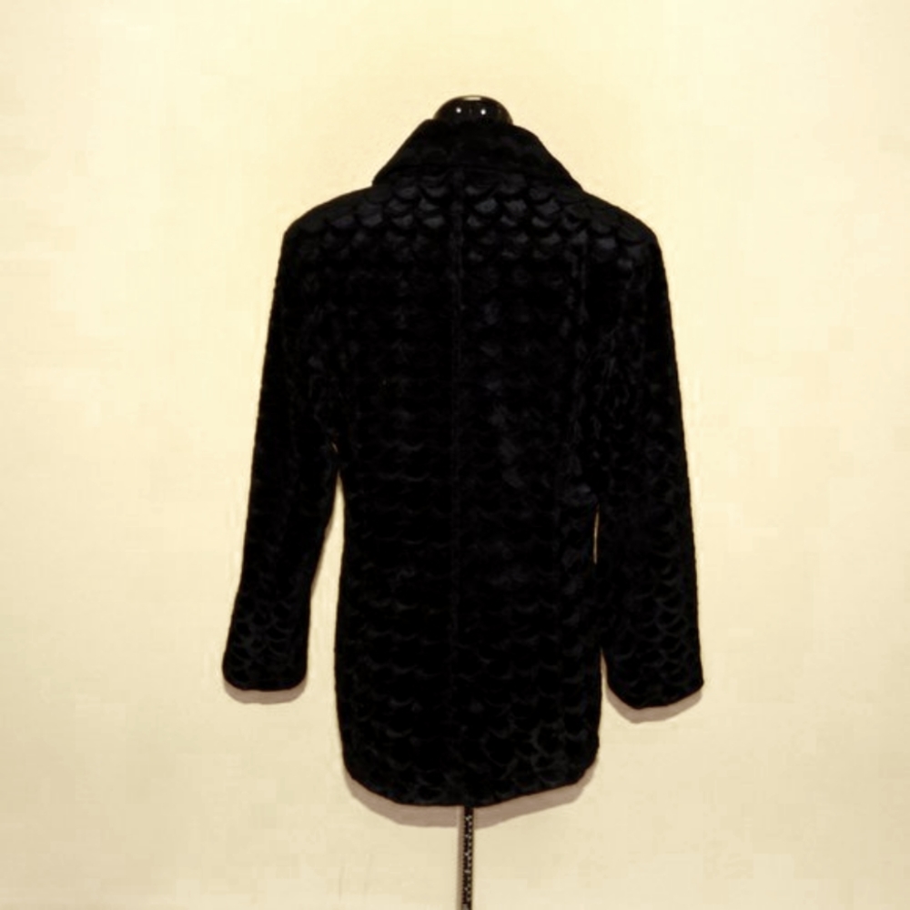 EUC  Mulberry St made in Russia Scallop design Black Pea coat Medium